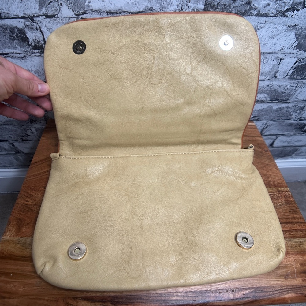 EUC Elegant Tan and Brown Women's Handbag with Gold Shoulder Chain Attachment - Picture 3 of 16